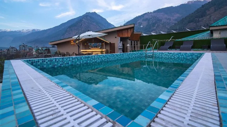Rooftop Infinity Swimming Pool